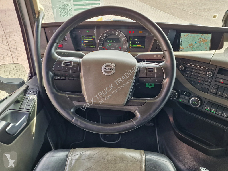Cap tractor Volvo 13500 Globetrotter XL 6x2 -...