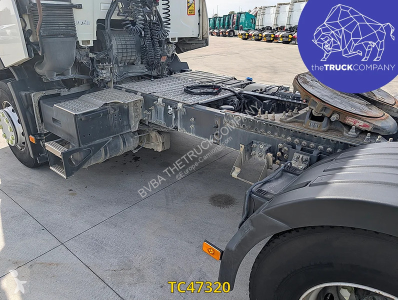 Cap tractor Renault T 440