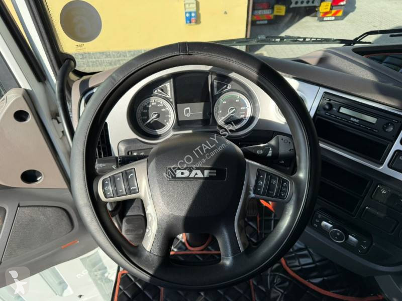 Тягач DAF 530