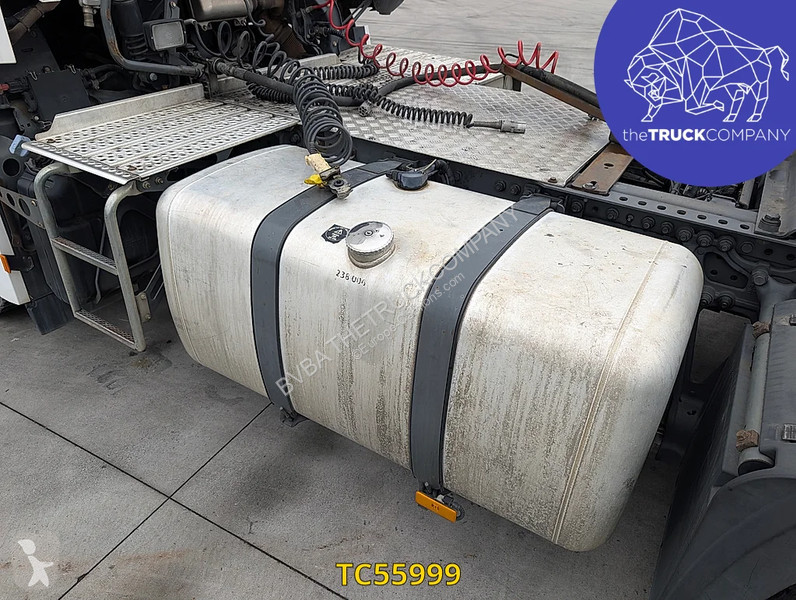 Cabeza tractora Mercedes 1842