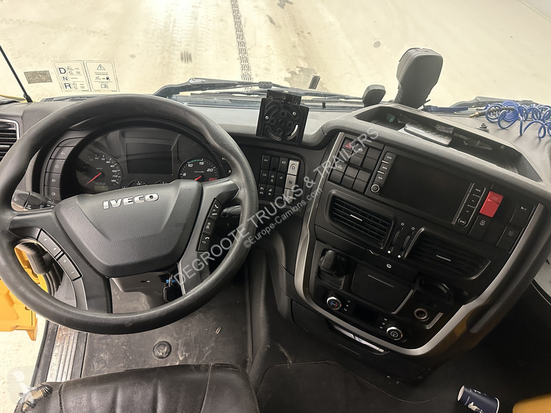 جرار Iveco 460