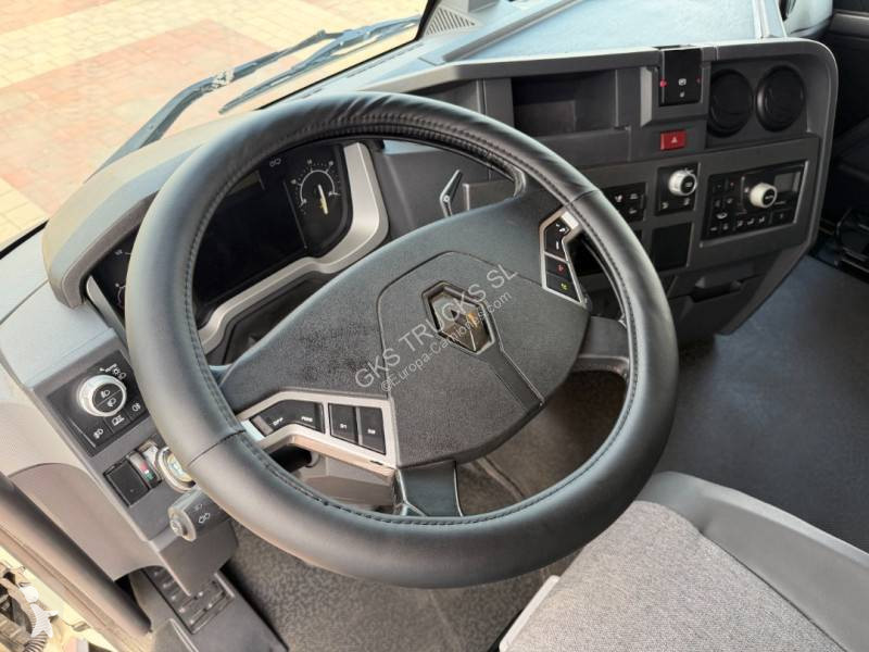 جرار Renault 480