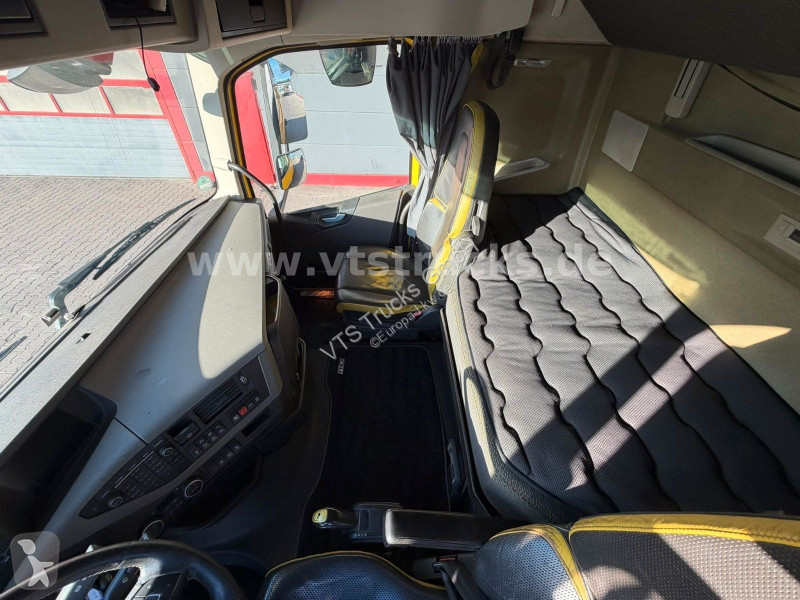 Ciągnik siodłowy Volvo FH 750 8x4 BL  Tridem...
