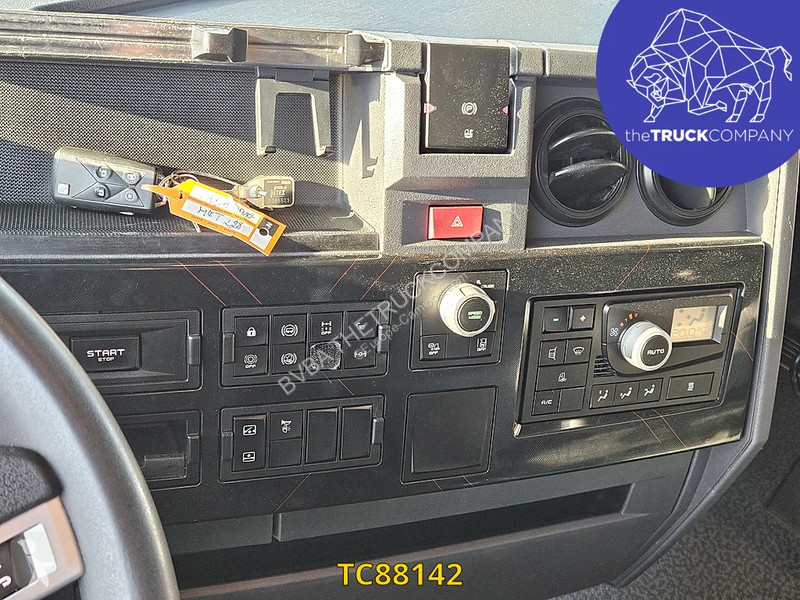 Renault T 520 tractor unit