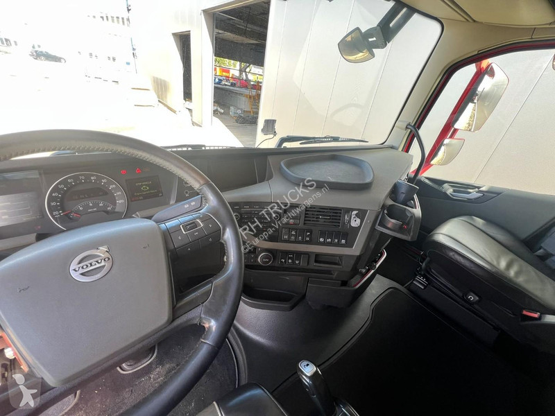 Tahač Volvo 6X4 EURO 6 + LIFTING AXLE
