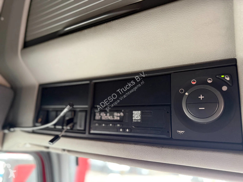 Volvo 420 Globe Euro 5 tractor unit