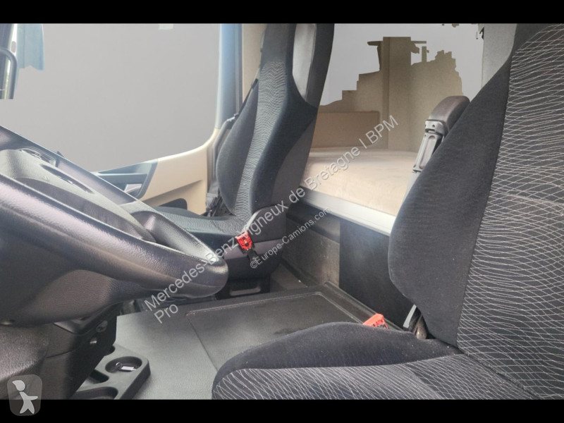 Mercedes II 1842 StreamSpace 2.3m 6 tractor unit