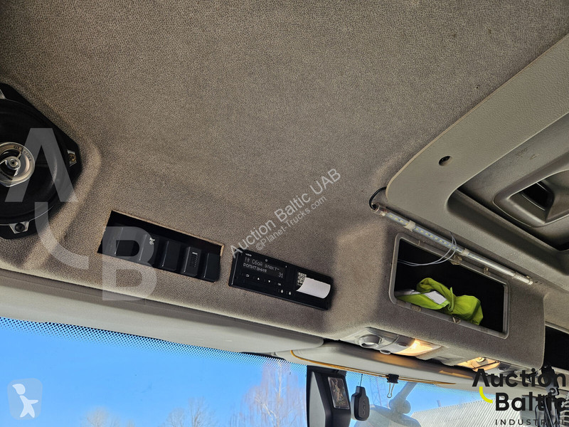 Renault D Wide tractor unit