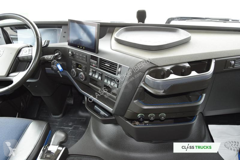 Volvo FH 460 Globetrotter XL i-Save Side Skirts...