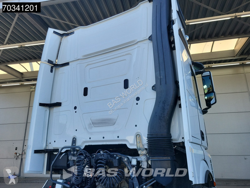 Mercedes 1951 4X2 GigaSpace NL-Truck 2xTanks...