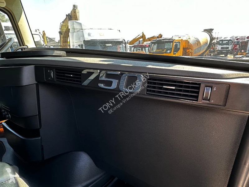 Tahač Volvo 16750 8X4 Tractor-unit Push-pull...