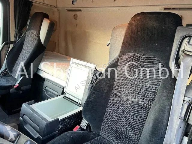 Tahač Mercedes 1851...