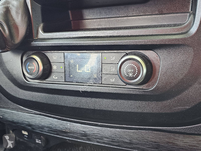 Trekker Iveco AS440S48 NAVI FRIDGE SKIRTS