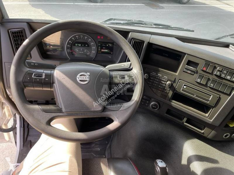 Tahač Volvo 460