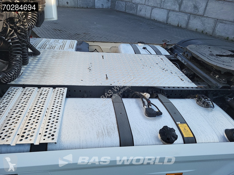 Traktor Mercedes 1945 4X2 GigaSpace 2x Tanks...