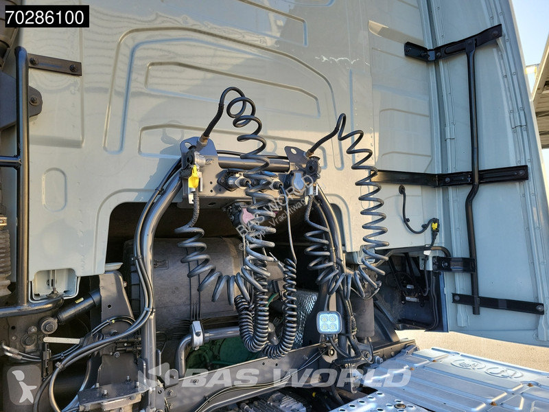 Traktor Volvo FH  FH 4X2 VEB+ LED 2xTanks ACC...