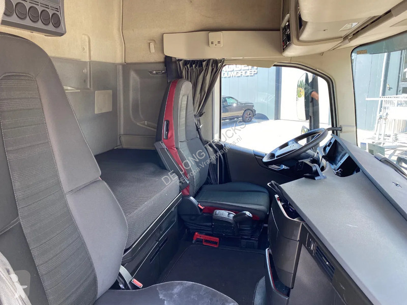 Tahač Volvo 13420 Globetrotter / ADR + PTO /...
