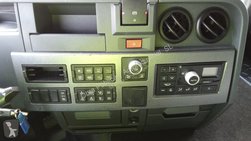 جرار Renault 480 T4X2 E6