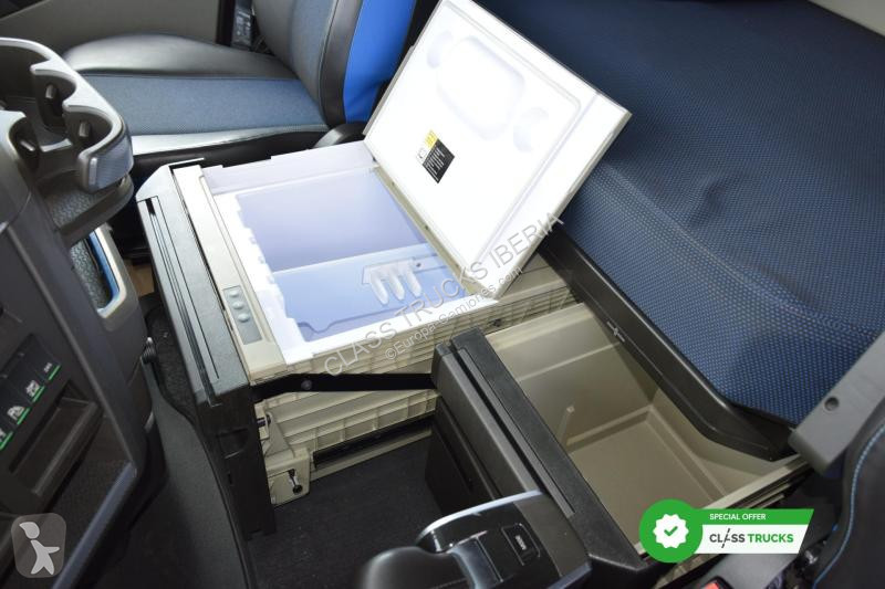Тягач Volvo 500 Globetrotter XL Varios