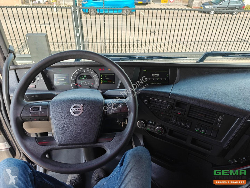جرار Volvo 460 Euro6C Sleeper Cab - Double Tank...
