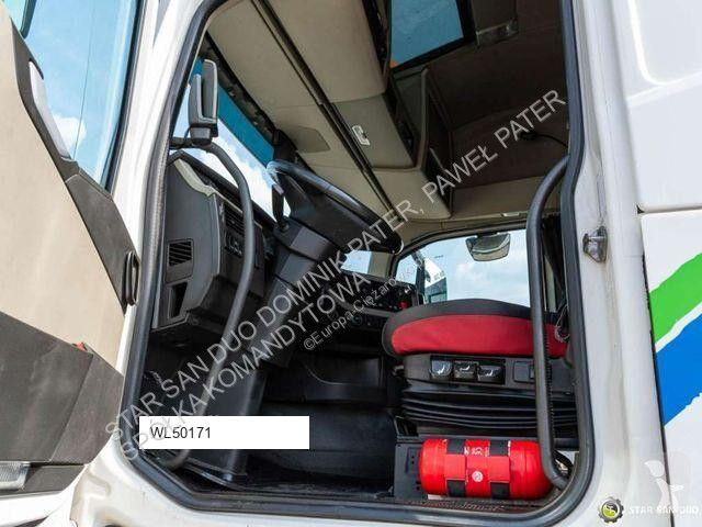 Влекач Volvo PK 40002 EH