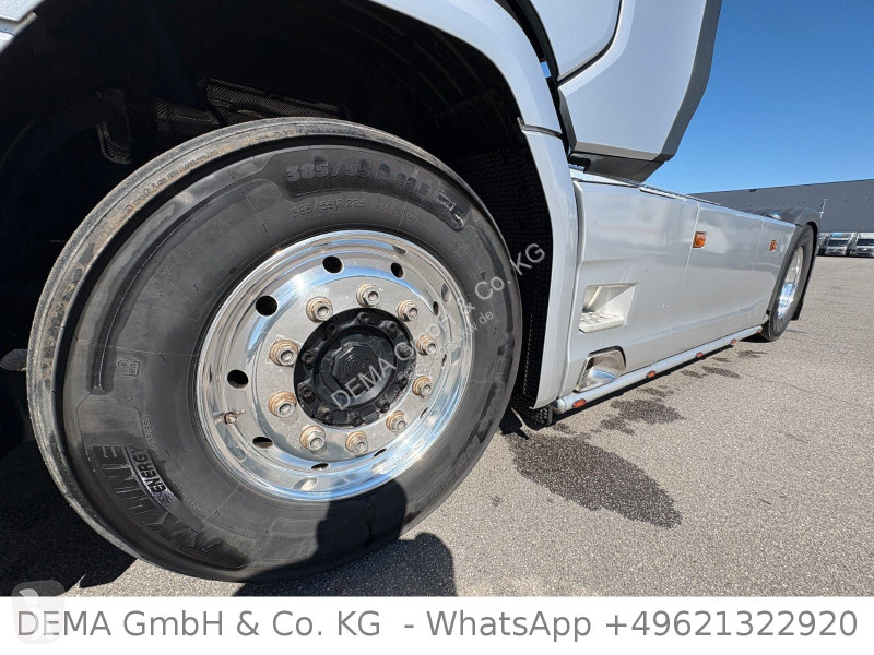 جرار Scania...