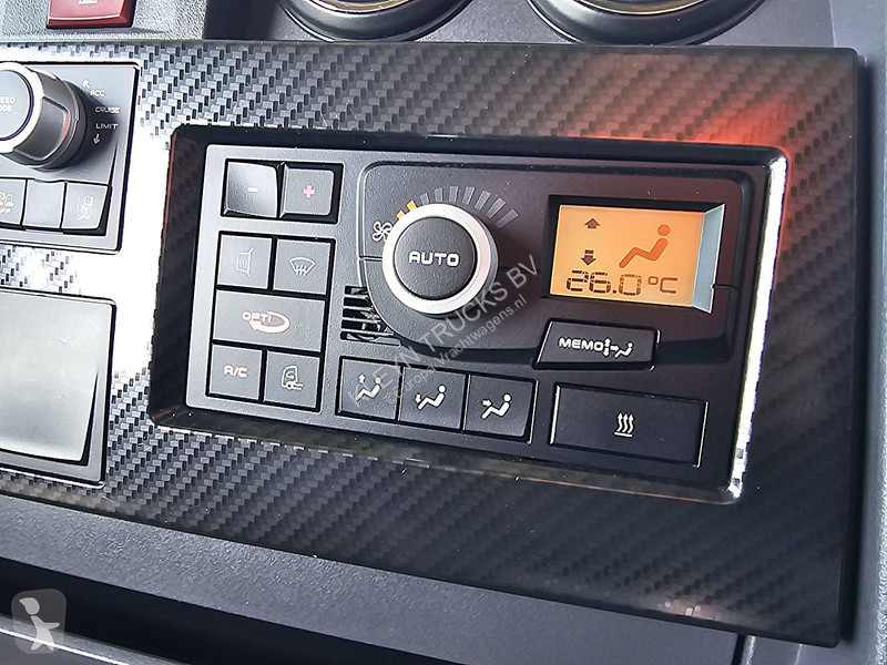 جرار Renault T 520