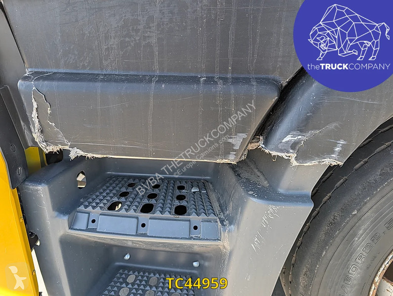 جرار Iveco 440 S45