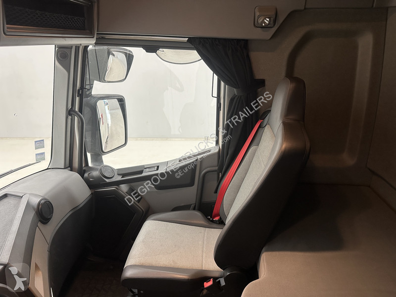 جرار Renault T 440