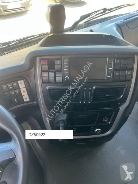 جرار Iveco NP 400
