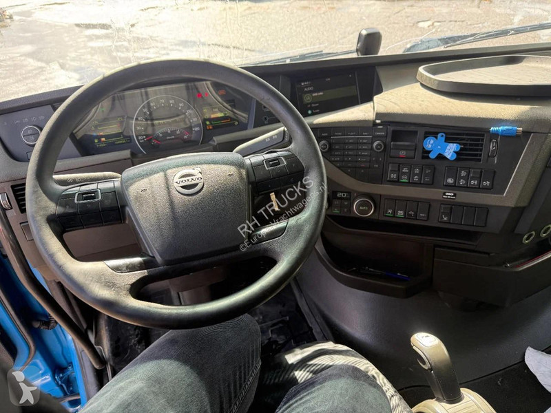 جرار Volvo 6X4 EURO 6