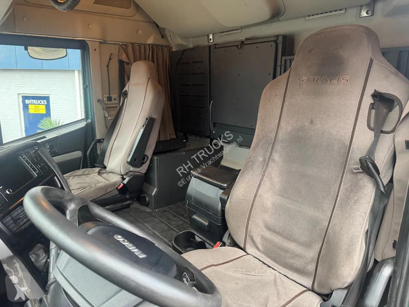 Iveco 460 4X2 EURO 6 SKIRTS AIRCO RADIO tractor...