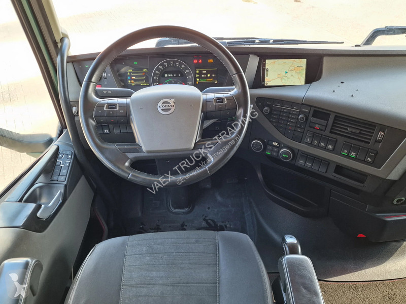 جرار Volvo 13460 Globetrotter 4x2 - ADR -...