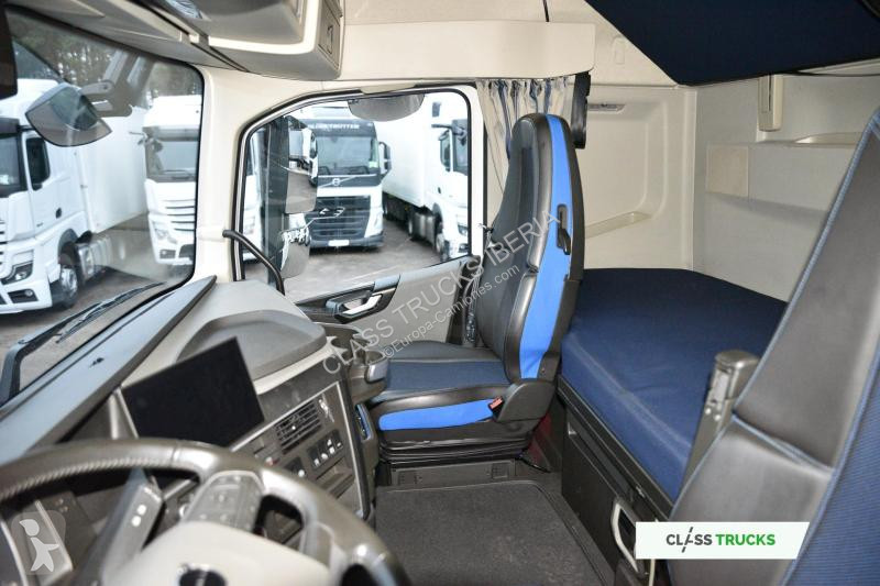 Traktor Volvo 500 Globetrotter XL