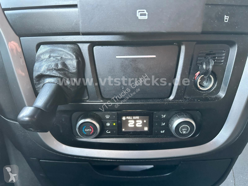 Iveco 460 NP 4x2 LNG tractor unit