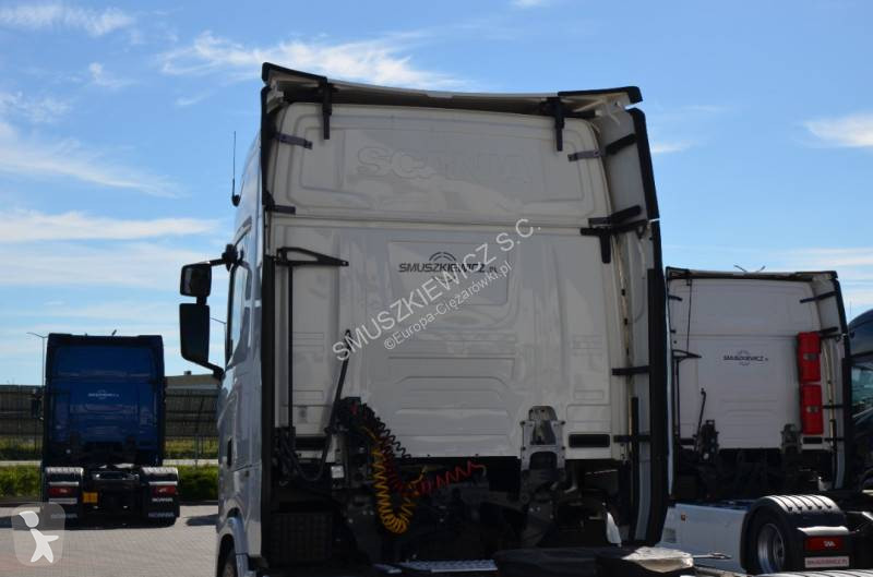 Влекач Scania