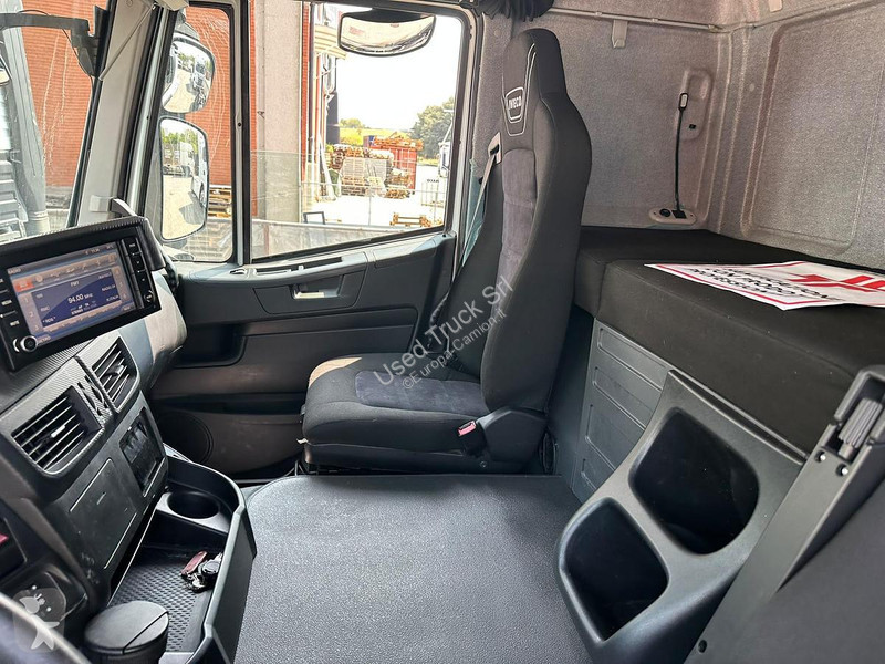 Iveco 460 tractor unit