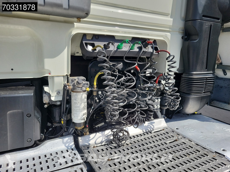 Trekker DAF XF  4X2 Mega SC 2x Tanks Standklima...