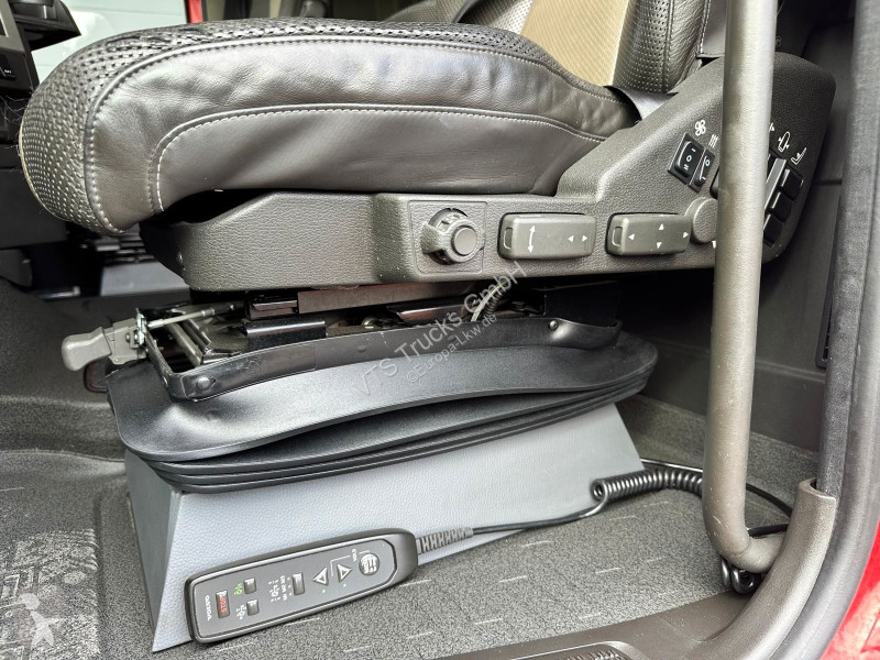 جرار Volvo 500 4x2 LL Hubsattel