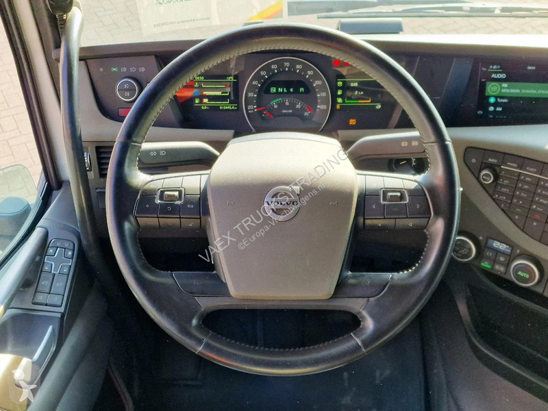 جرار Volvo 13500 Globetrotter XL 4x2 - Low deck...