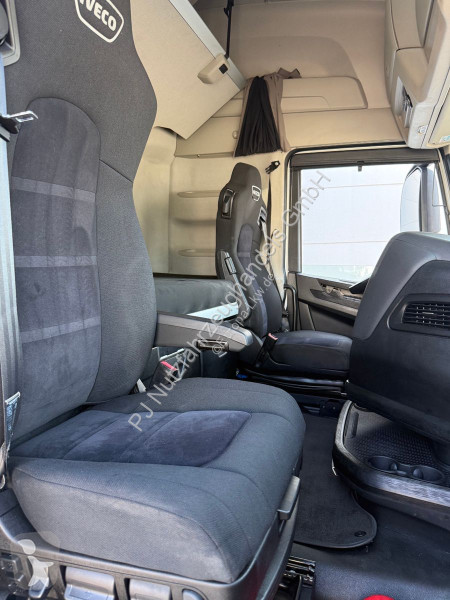Iveco S460 tractor unit