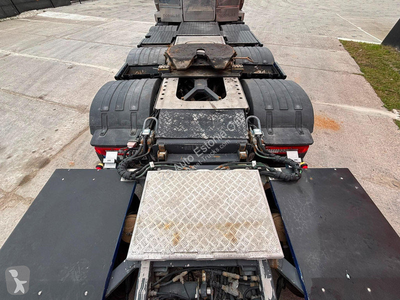 جرار Volvo 750 10x4 GCW 185 ton / GLOBE XL /...
