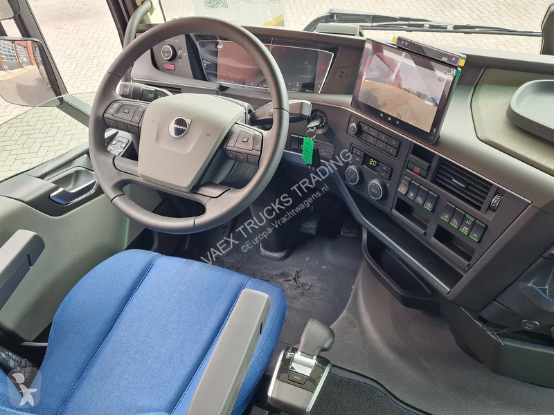 جرار Volvo 13540 Aero Globetrotter XL 4x2 - New...