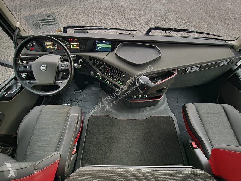 Tahač Volvo 13460 Globetrotter 6x2/4 - Full air...
