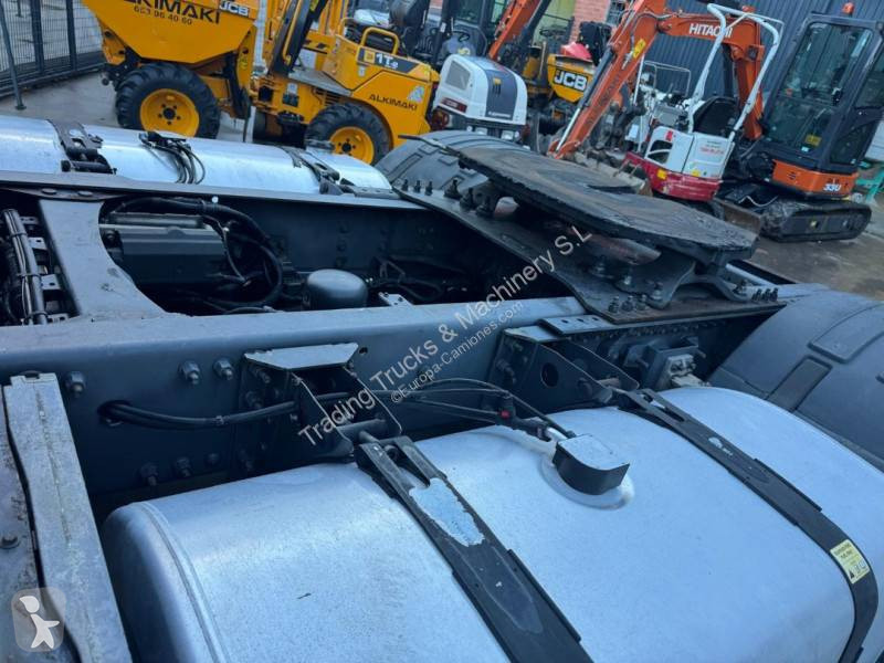 Cap tractor Renault