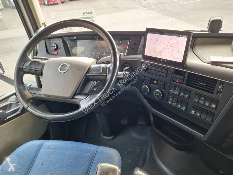 Trekker Volvo 13500 Globetrotter XL 6x2 -...