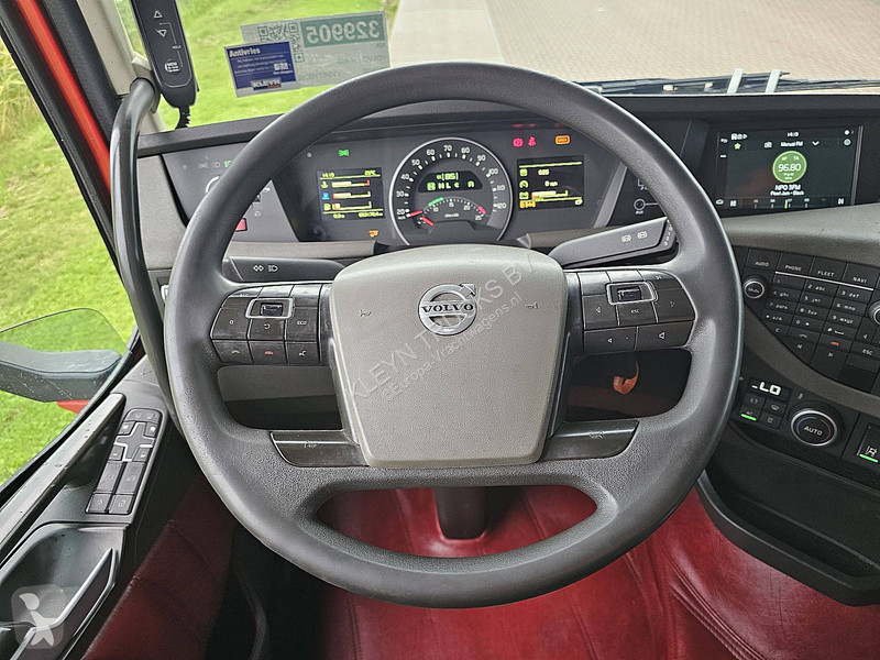 Trekker Volvo 460 6X2 XENON SKIRTS