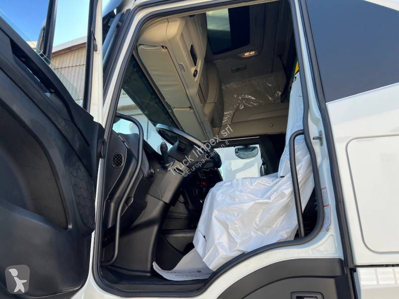 Tahač Iveco 490