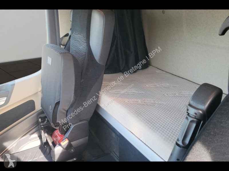 Cabeza tractora Mercedes II 1842 StreamSpace...