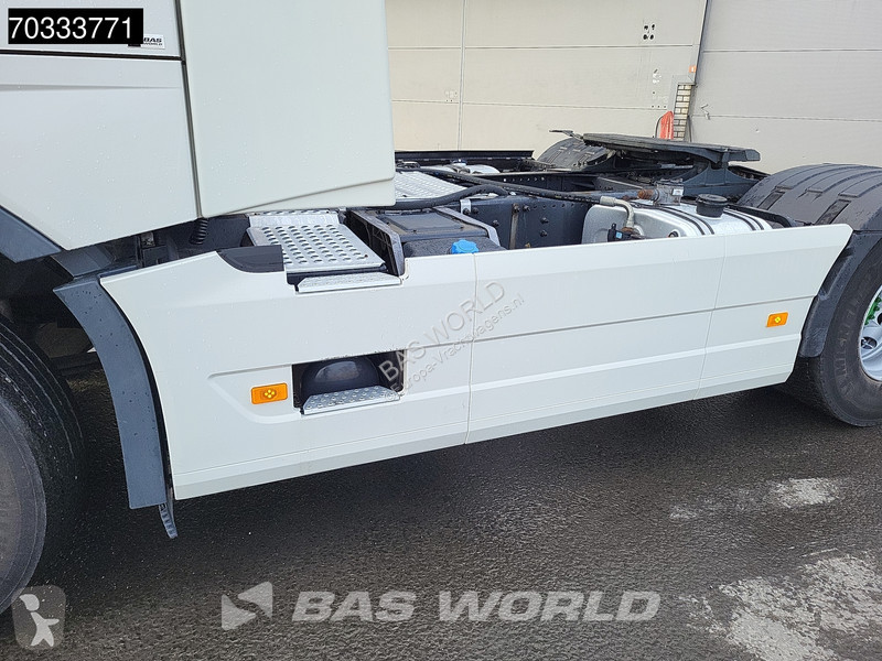 Tahač Volvo 500  4X2 Hydraulic Navi